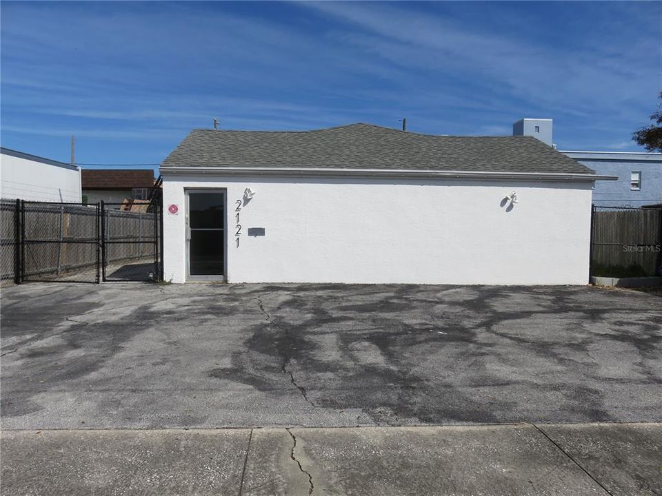 For Rent: $3,900 (1 beds, 1 baths, 2624 Square Feet)