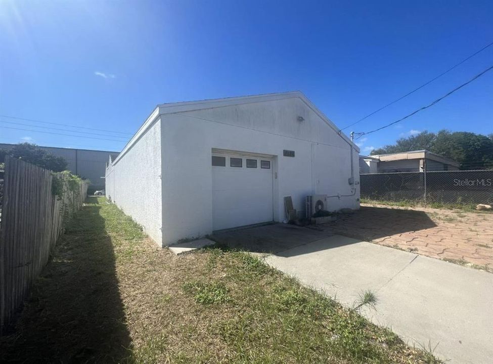 For Rent: $3,900 (1 beds, 1 baths, 2624 Square Feet)