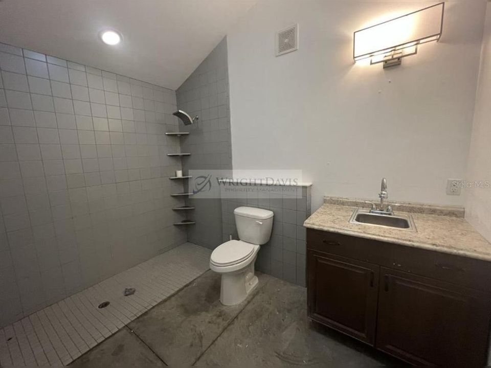 For Rent: $3,900 (1 beds, 1 baths, 2624 Square Feet)