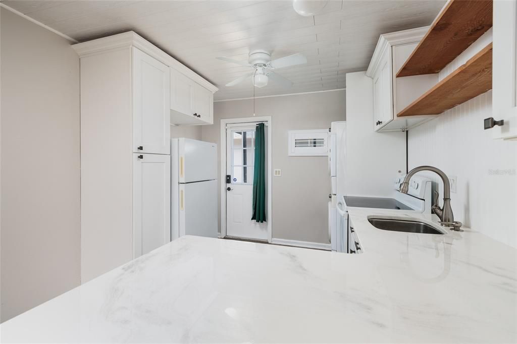 For Sale: $119,900 (2 beds, 1 baths, 780 Square Feet)