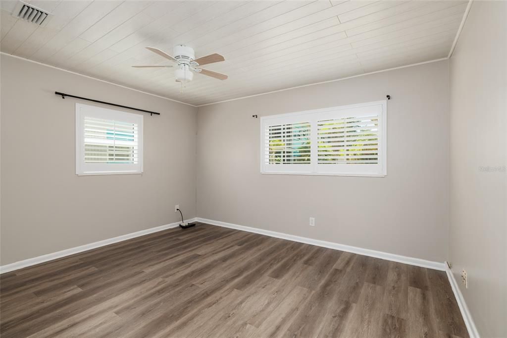 For Sale: $119,900 (2 beds, 1 baths, 780 Square Feet)