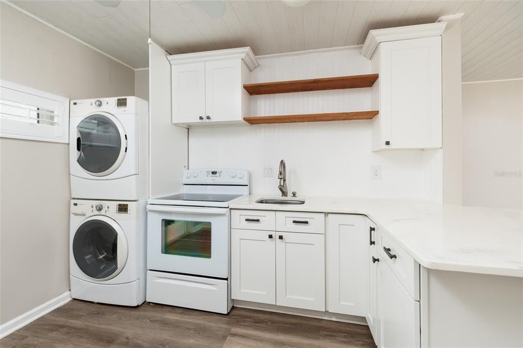 For Sale: $119,900 (2 beds, 1 baths, 780 Square Feet)