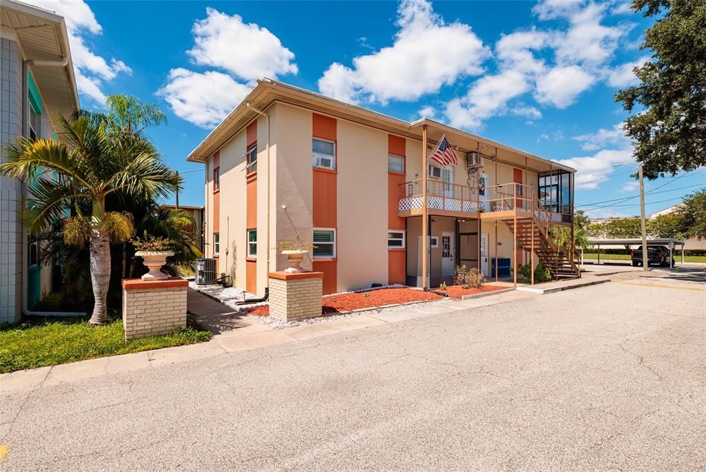 For Sale: $119,900 (2 beds, 1 baths, 780 Square Feet)