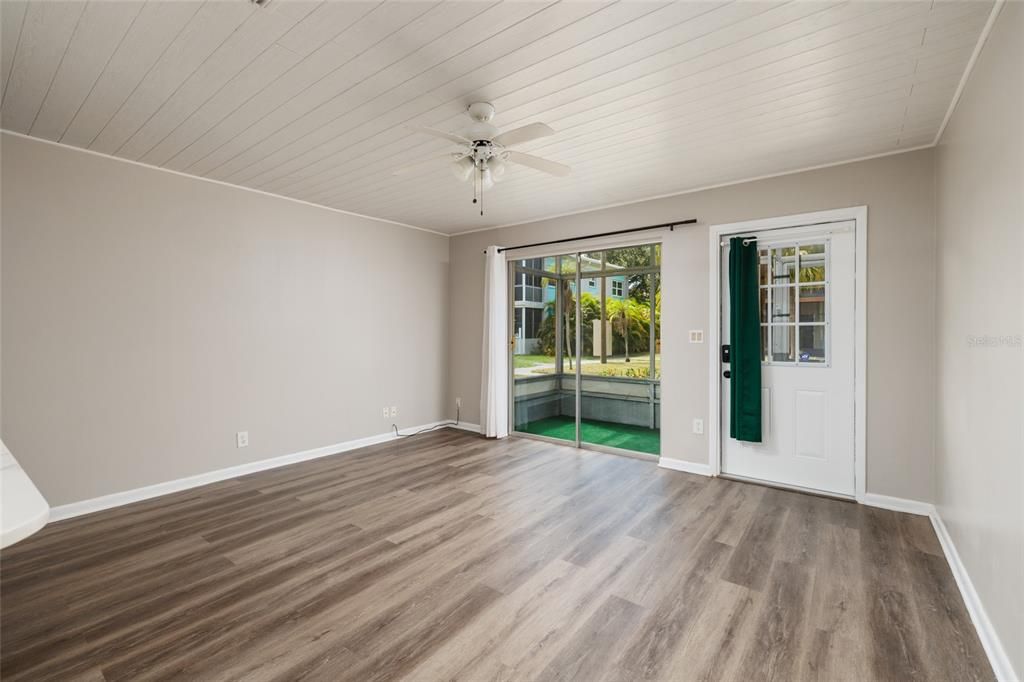 For Sale: $119,900 (2 beds, 1 baths, 780 Square Feet)