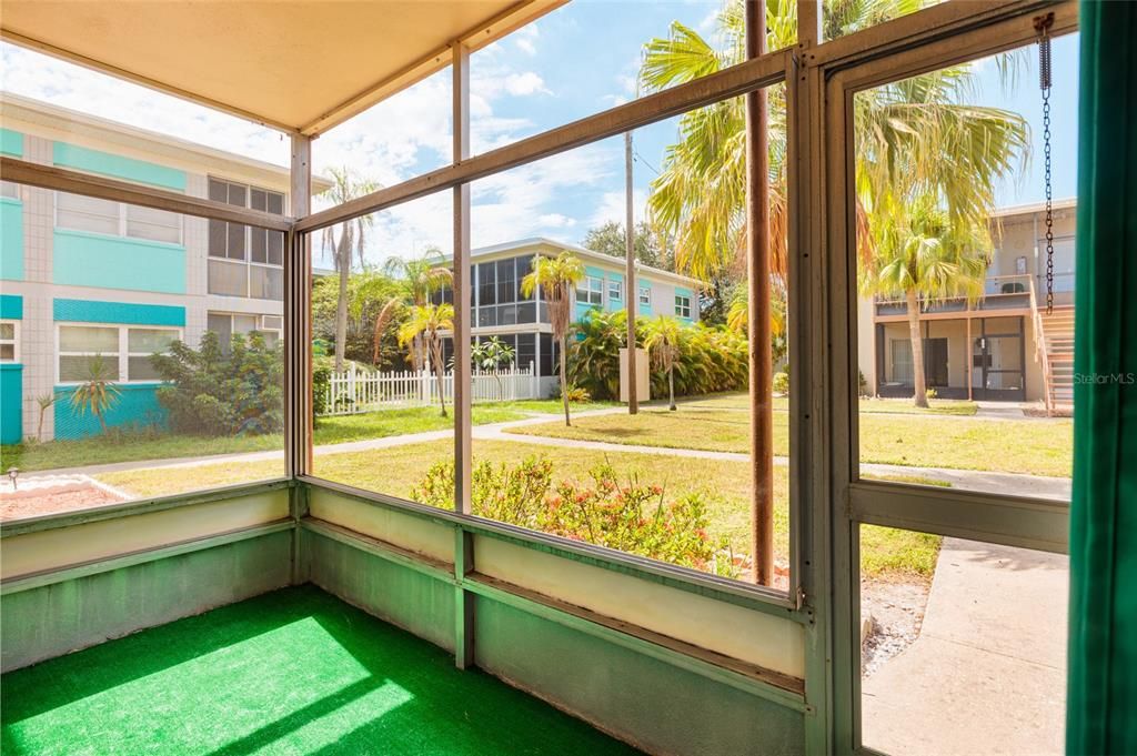 For Sale: $119,900 (2 beds, 1 baths, 780 Square Feet)