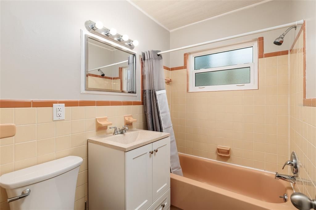For Sale: $119,900 (2 beds, 1 baths, 780 Square Feet)