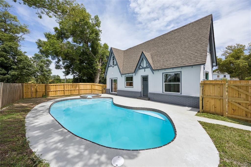 For Rent: $3,800 (4 beds, 3 baths, 2065 Square Feet)