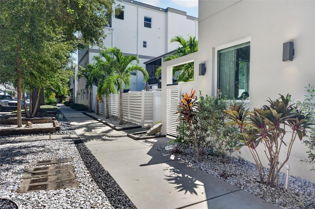 For Sale: $1,425,000 (3 beds, 3 baths, 2700 Square Feet)
