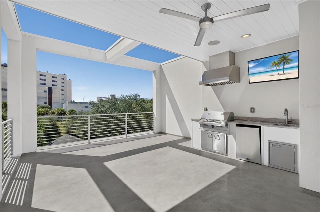 For Sale: $1,425,000 (3 beds, 3 baths, 2700 Square Feet)