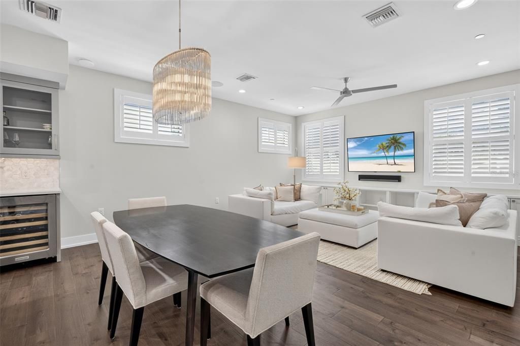 For Sale: $1,425,000 (3 beds, 3 baths, 2700 Square Feet)