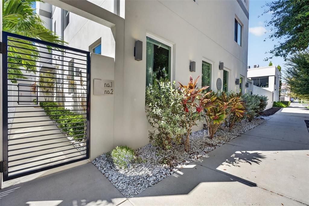For Sale: $1,425,000 (3 beds, 3 baths, 2700 Square Feet)