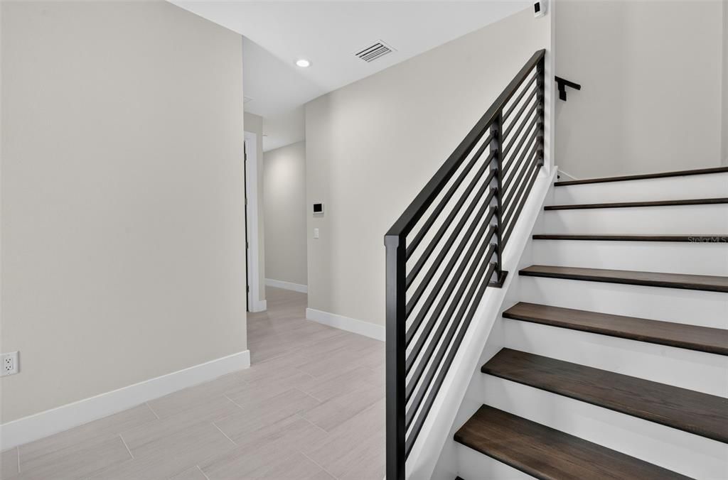 For Sale: $1,425,000 (3 beds, 3 baths, 2700 Square Feet)