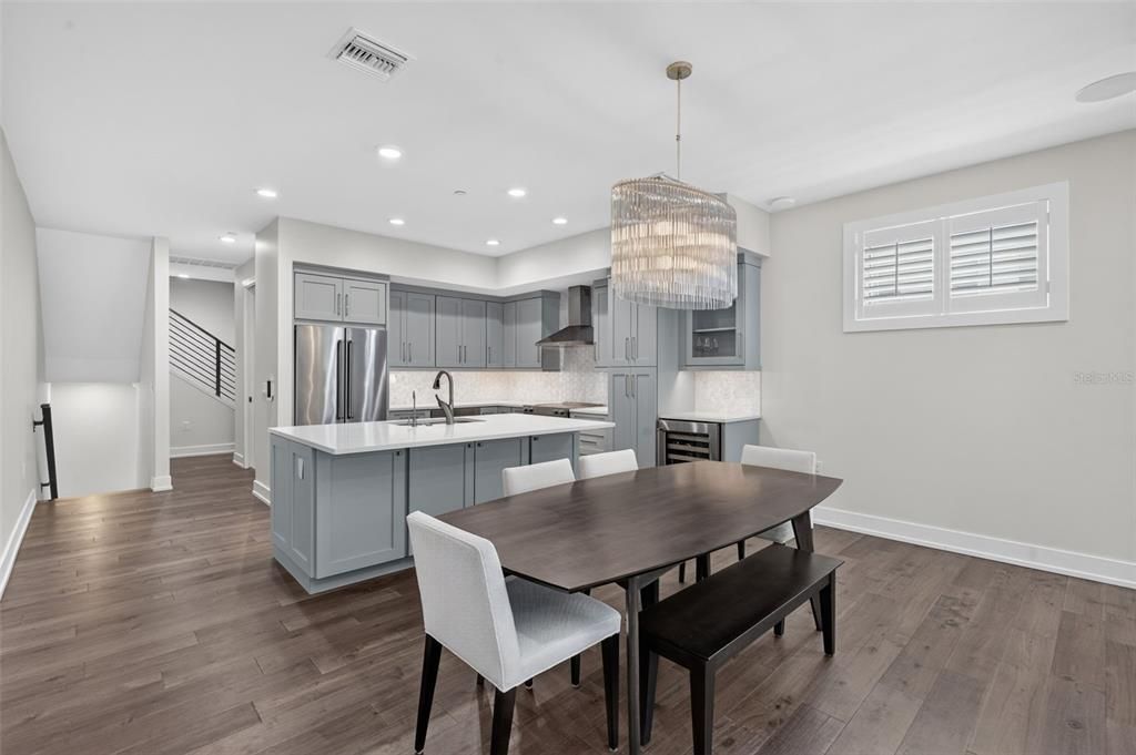 For Sale: $1,425,000 (3 beds, 3 baths, 2700 Square Feet)