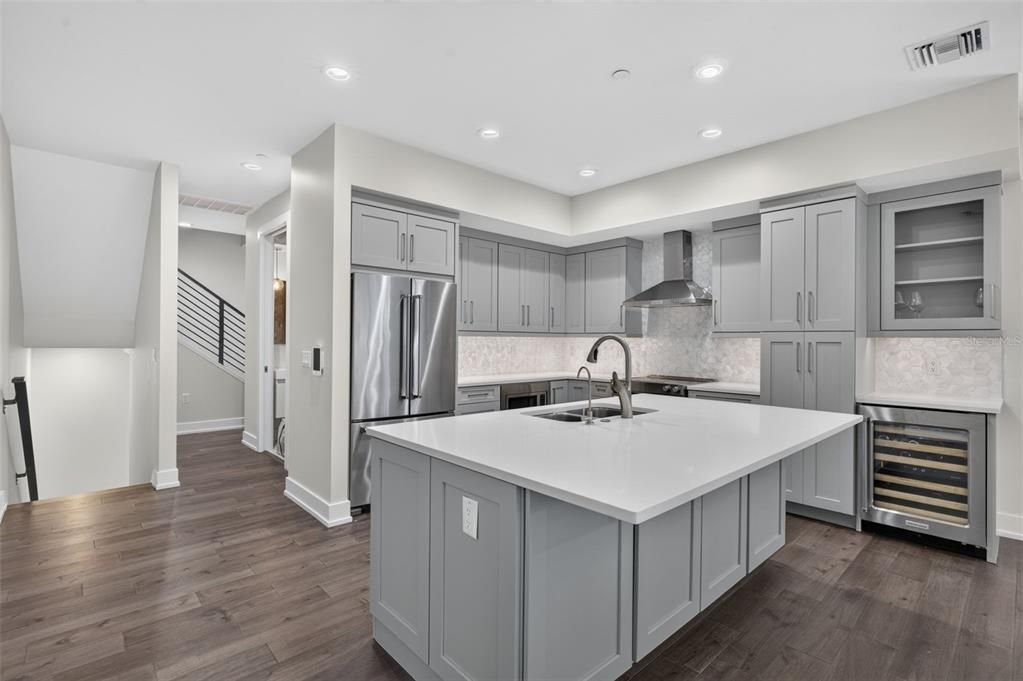 For Sale: $1,425,000 (3 beds, 3 baths, 2700 Square Feet)