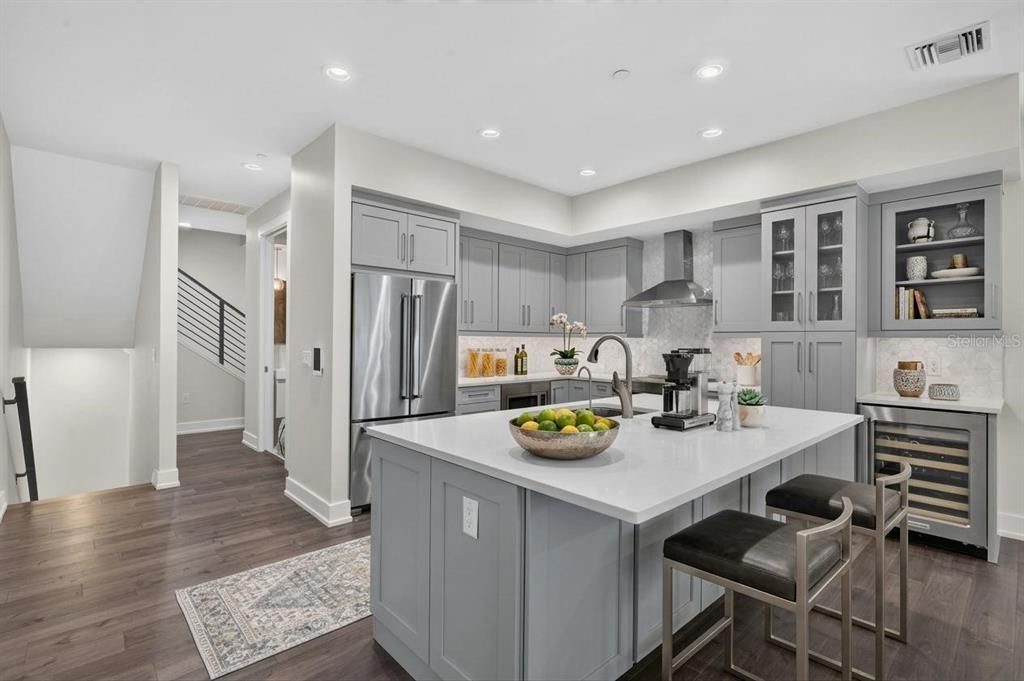 For Sale: $1,425,000 (3 beds, 3 baths, 2700 Square Feet)