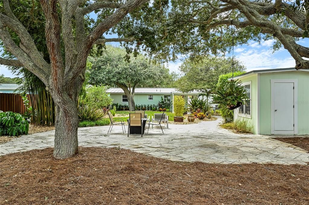 For Sale: $795,000 (2 beds, 1 baths, 816 Square Feet)