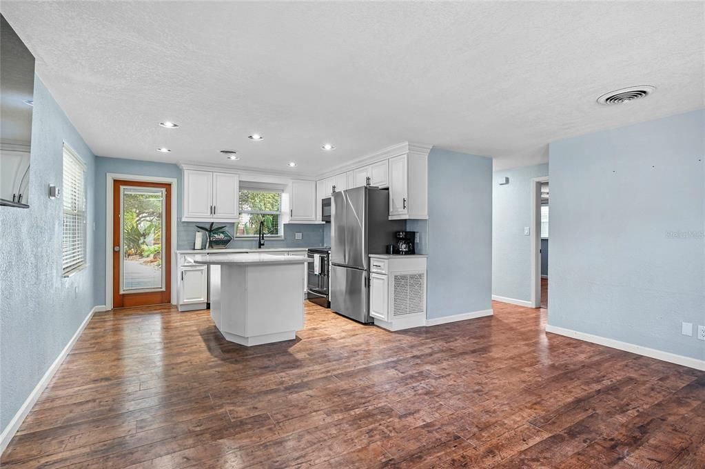 For Sale: $795,000 (2 beds, 1 baths, 816 Square Feet)