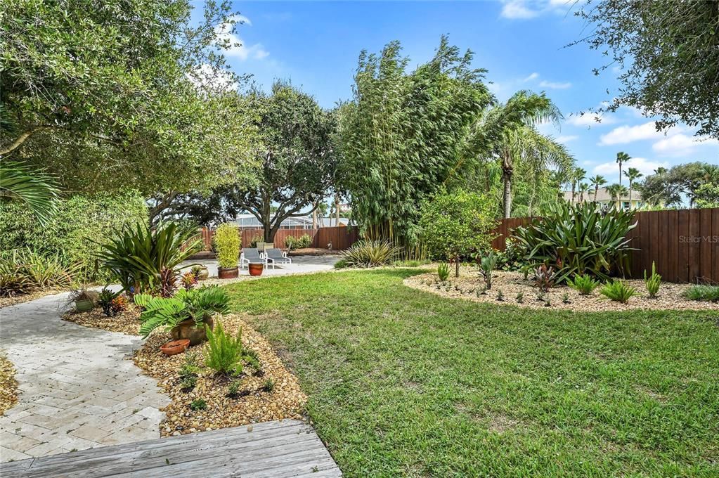For Sale: $795,000 (2 beds, 1 baths, 816 Square Feet)