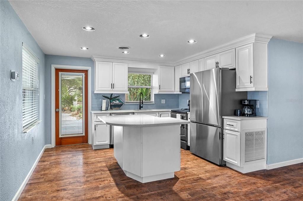 For Sale: $795,000 (2 beds, 1 baths, 816 Square Feet)