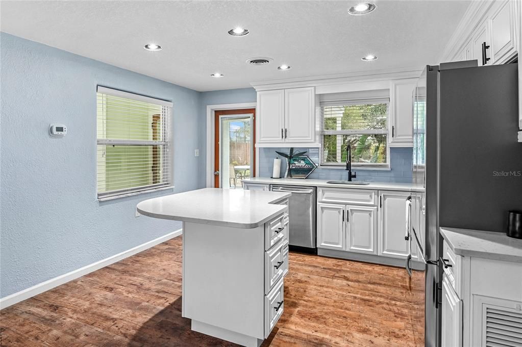For Sale: $795,000 (2 beds, 1 baths, 816 Square Feet)