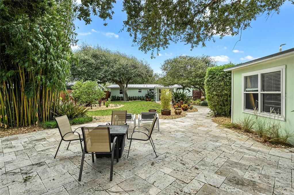 For Sale: $795,000 (2 beds, 1 baths, 816 Square Feet)