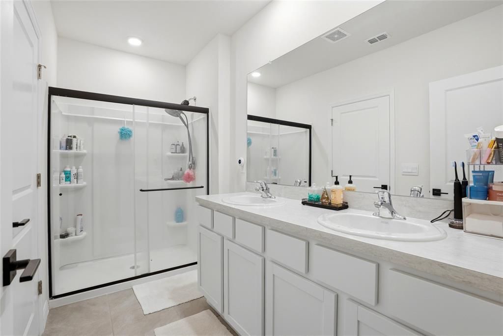 En Venta: $386,000 (3 camas, 2 baños, 1961 Pies cuadrados)