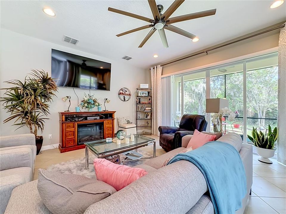 For Sale: $390,000 (2 beds, 2 baths, 2073 Square Feet)