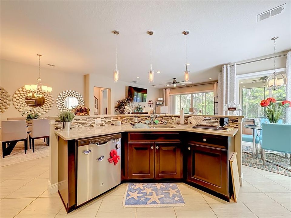 For Sale: $390,000 (2 beds, 2 baths, 2073 Square Feet)