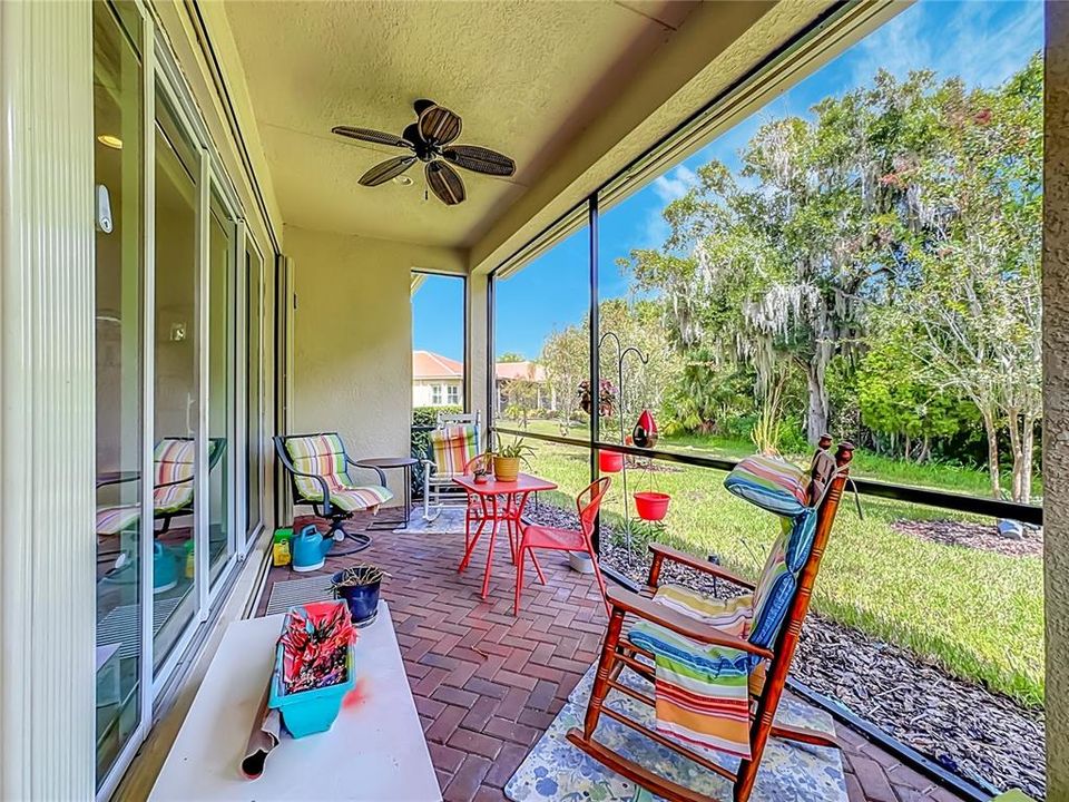 For Sale: $390,000 (2 beds, 2 baths, 2073 Square Feet)