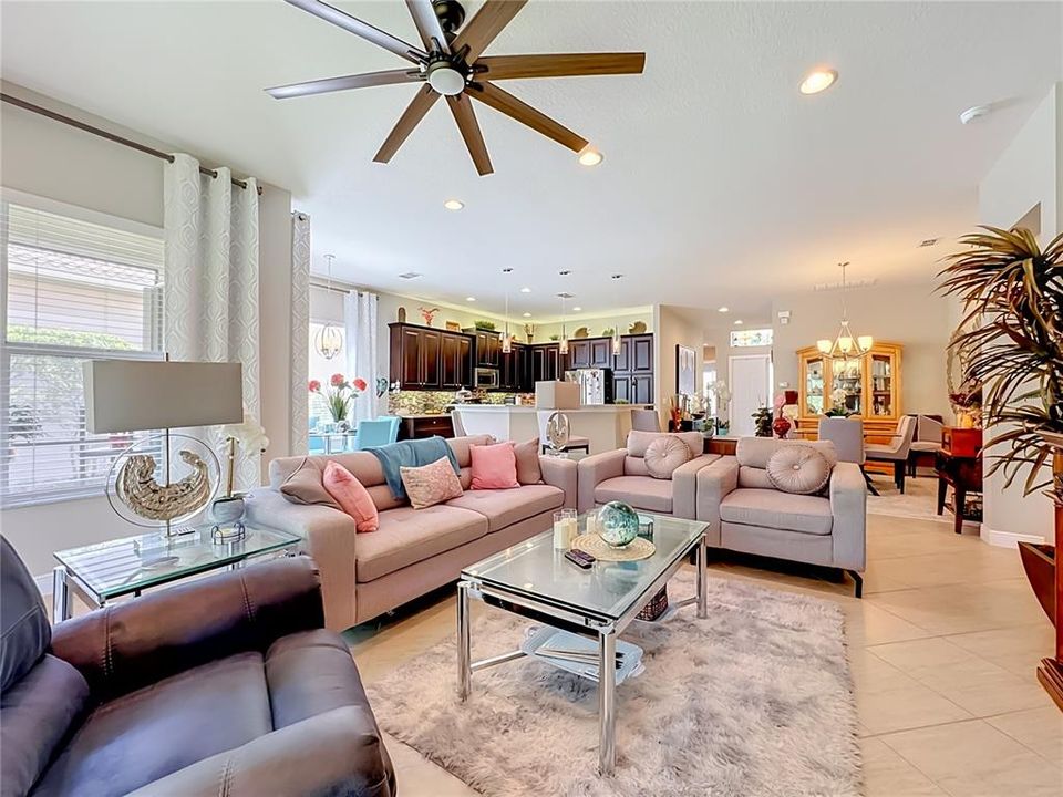 For Sale: $390,000 (2 beds, 2 baths, 2073 Square Feet)