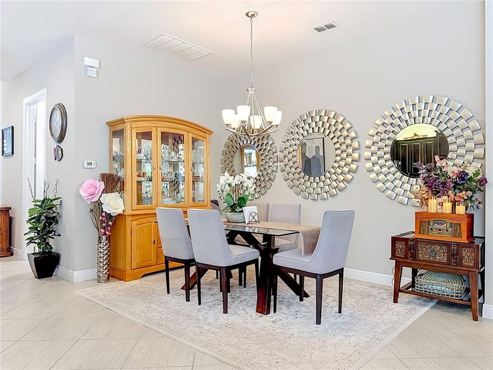 For Sale: $390,000 (2 beds, 2 baths, 2073 Square Feet)