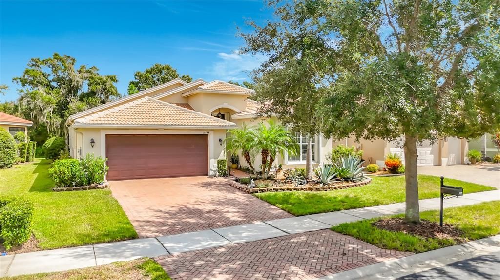 For Sale: $390,000 (2 beds, 2 baths, 2073 Square Feet)