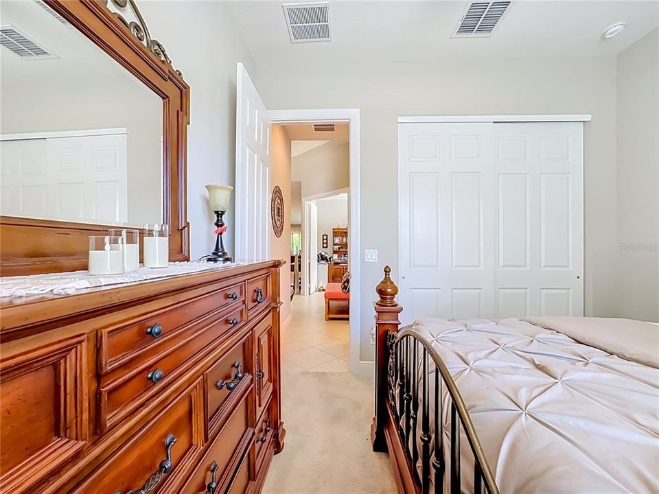 For Sale: $390,000 (2 beds, 2 baths, 2073 Square Feet)