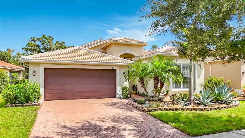For Sale: $390,000 (2 beds, 2 baths, 2073 Square Feet)