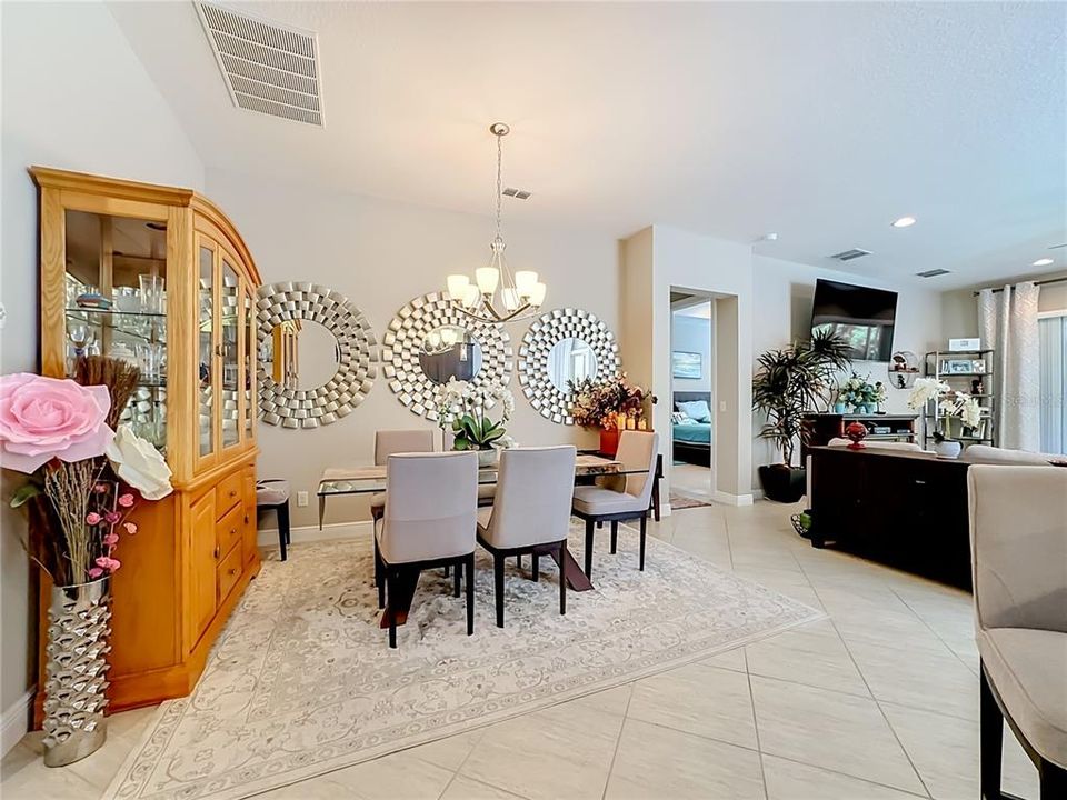 For Sale: $390,000 (2 beds, 2 baths, 2073 Square Feet)