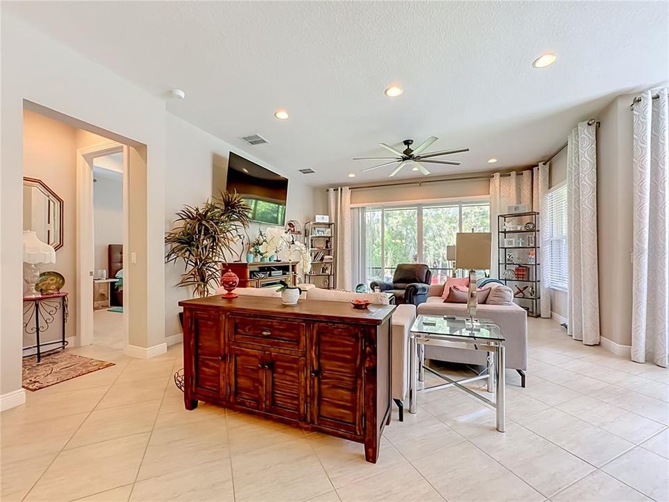 For Sale: $390,000 (2 beds, 2 baths, 2073 Square Feet)