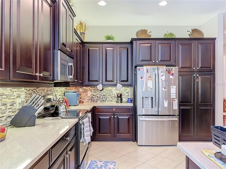 For Sale: $390,000 (2 beds, 2 baths, 2073 Square Feet)
