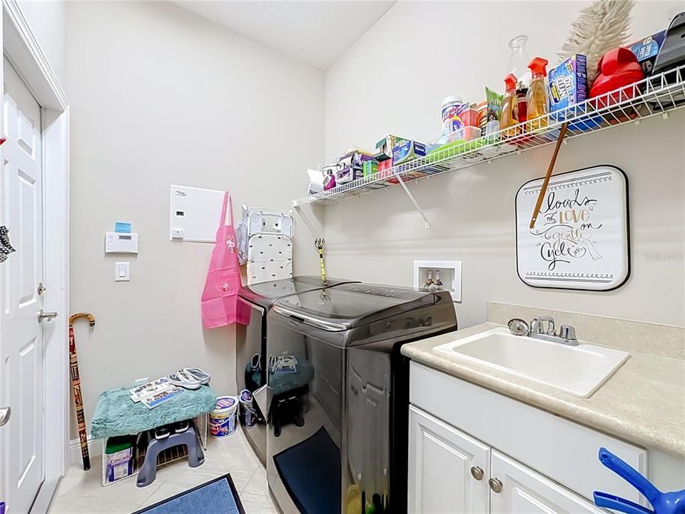 For Sale: $390,000 (2 beds, 2 baths, 2073 Square Feet)