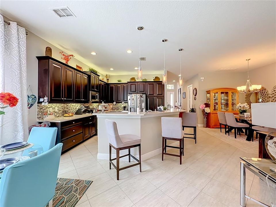 For Sale: $390,000 (2 beds, 2 baths, 2073 Square Feet)