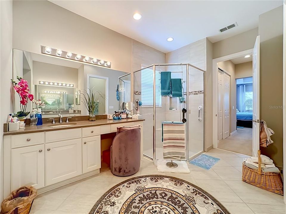For Sale: $390,000 (2 beds, 2 baths, 2073 Square Feet)