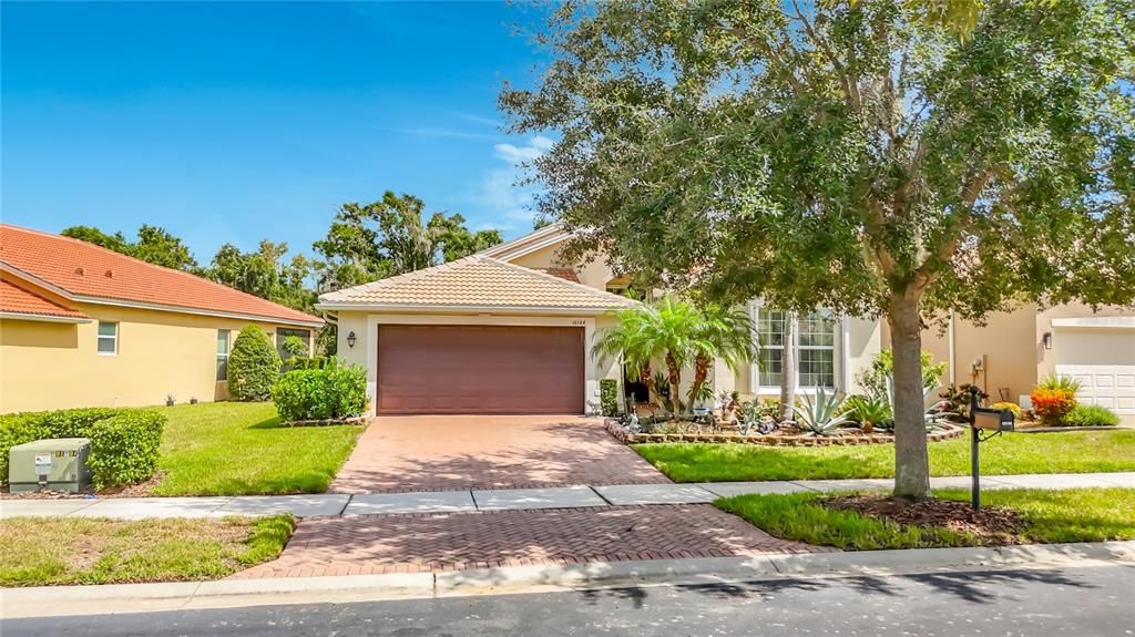 For Sale: $390,000 (2 beds, 2 baths, 2073 Square Feet)