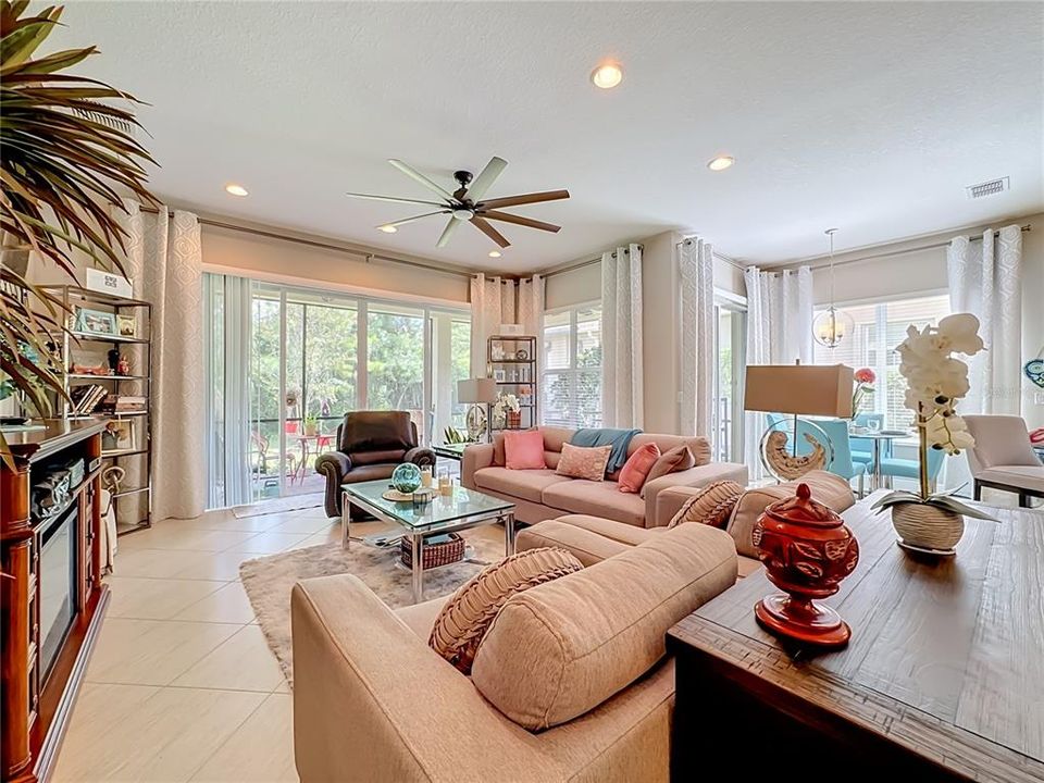 For Sale: $390,000 (2 beds, 2 baths, 2073 Square Feet)