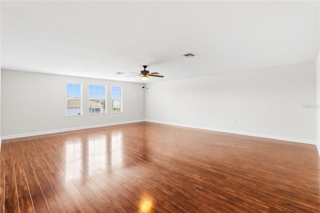 For Sale: $689,900 (5 beds, 3 baths, 3863 Square Feet)