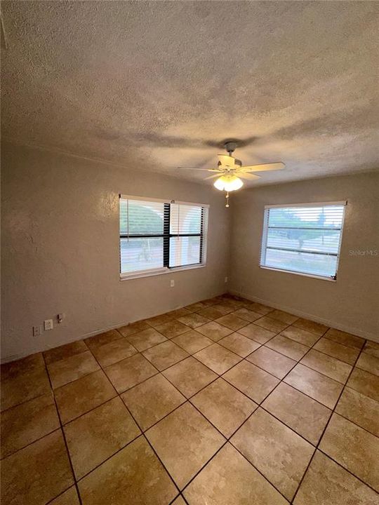 For Rent: $1,350 (2 beds, 1 baths, 800 Square Feet)