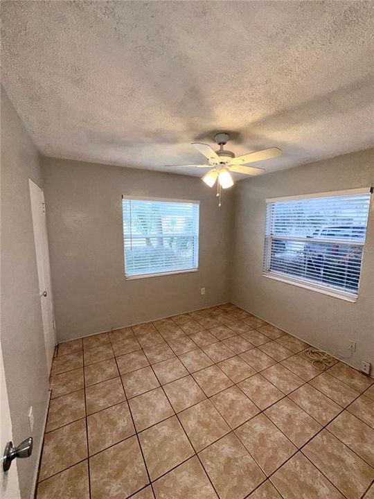 For Rent: $1,350 (2 beds, 1 baths, 800 Square Feet)