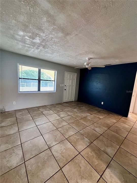 For Rent: $1,350 (2 beds, 1 baths, 800 Square Feet)