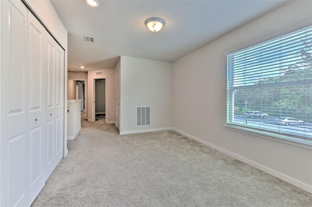 For Rent: $2,400 (3 beds, 2 baths, 1818 Square Feet)