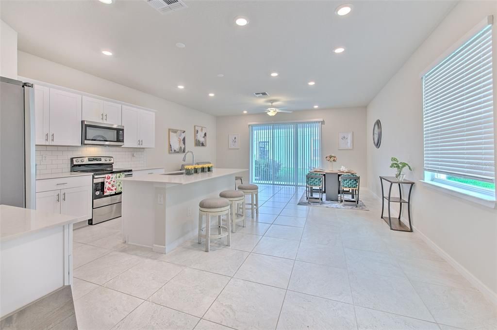 For Rent: $2,400 (3 beds, 2 baths, 1818 Square Feet)