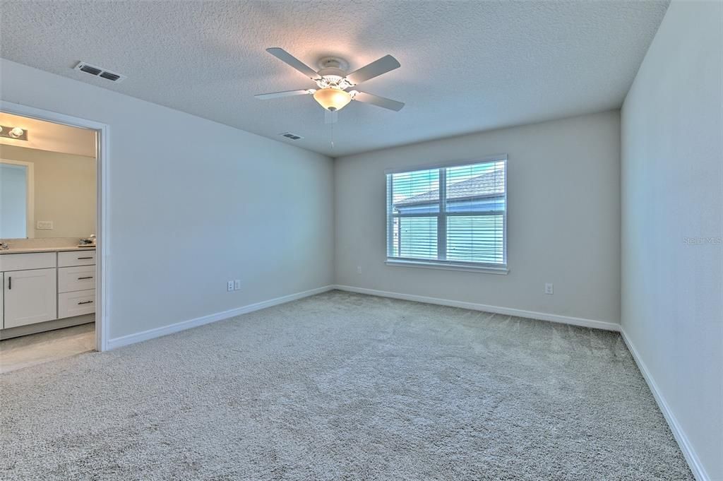 For Rent: $2,400 (3 beds, 2 baths, 1818 Square Feet)