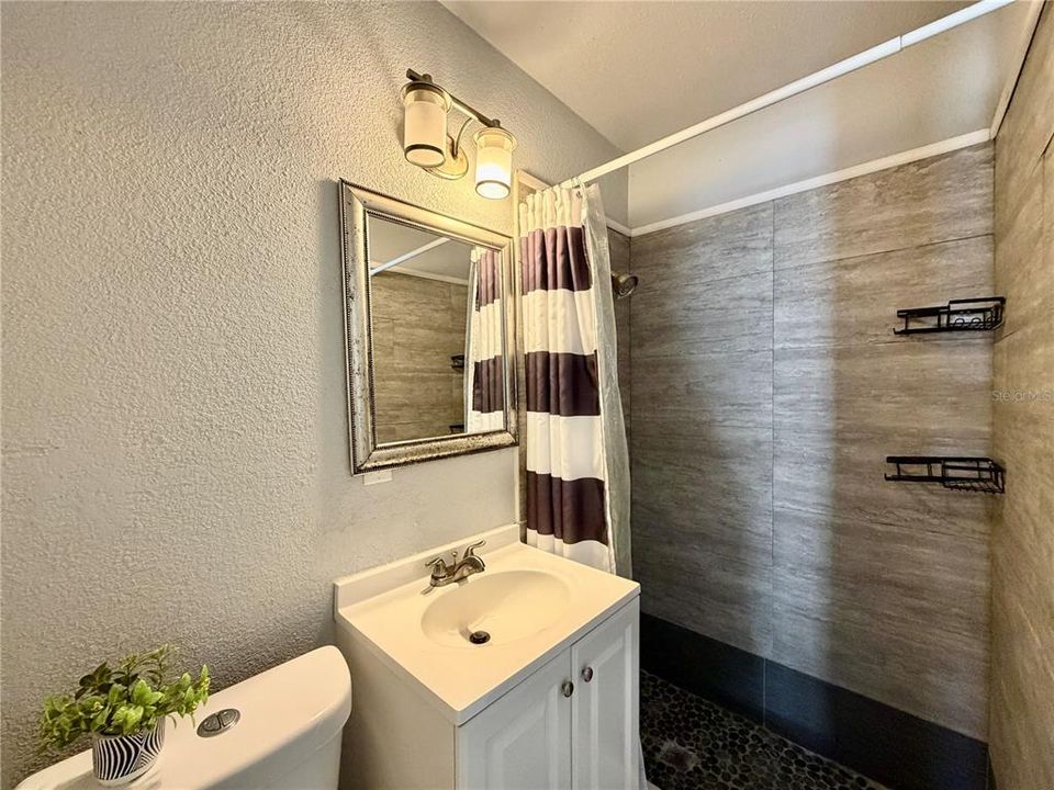 For Rent: $1,750 (1 beds, 1 baths, 650 Square Feet)